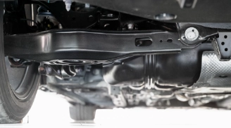 De ce mașinile de lux preferă „brațele de control robuste din aliaj de aluminiu”?